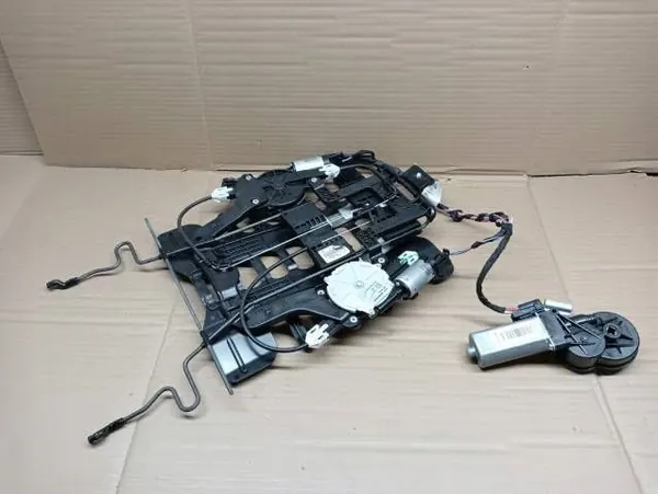 VW Passat B8 Sitzmotor OEM 5N0881880F Links Vorne image 2