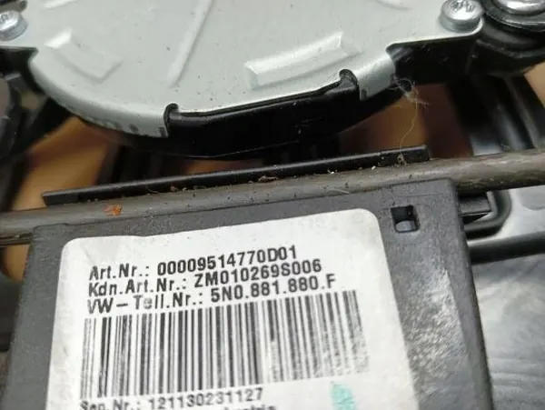 VW Passat B8 Sitzmotor OEM 5N0881880F Links Vorne image 6