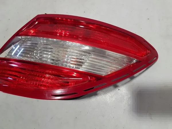 MERCEDES W204 SEDAN RECHTER ACHTERLAMP A2048200264 image 4