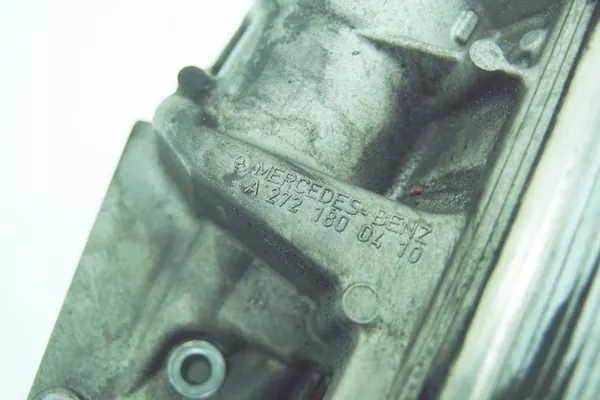 Oljefilterhus - Mercedes SL R230 550 image 6