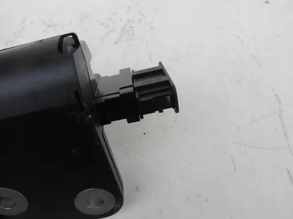 Baklucka Lås VW Touareg 7L 7L0827511C image 5