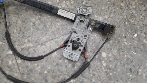 Elevador de vidro dianteiro direito Polo 6N image 6