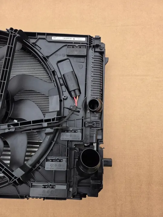 Conjunto de ventilador de radiador BMW G20 G21 G22 G23 2.0i 2.0iX image 4