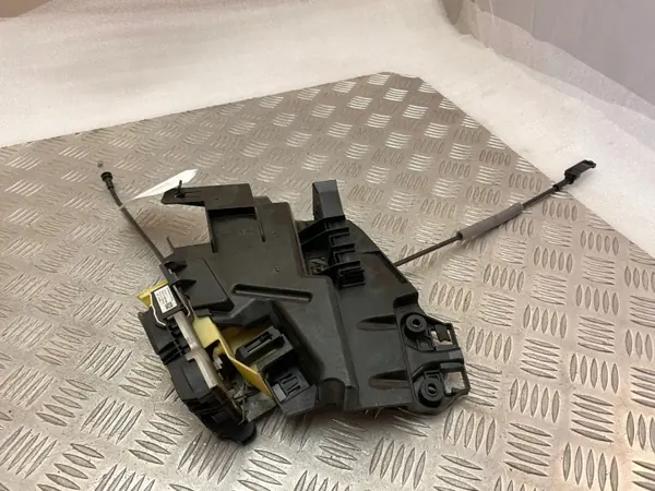 Volvo XC90 2018 Takaoven Lukko OEM 32131411 image 5