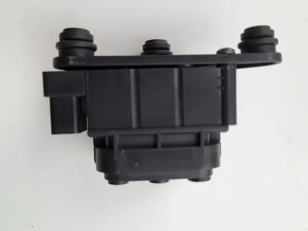 Soupape de suspension Jaguar AW93 3B486 - OEM d'occasion image 3
