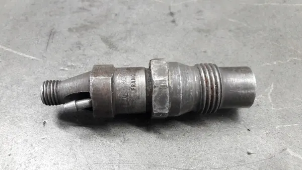 VW GOLF II 1.6TD Injektor 068130201B image 2