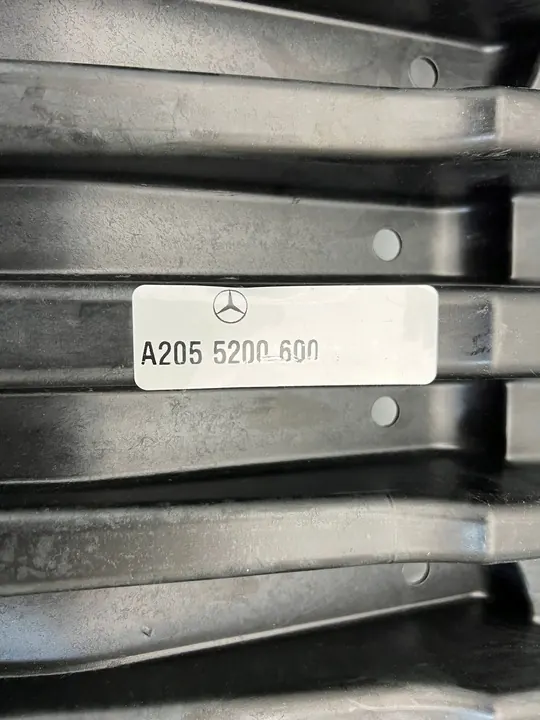 MERCEDES C-KLASA W205 AMG Framskärmskydd image 5