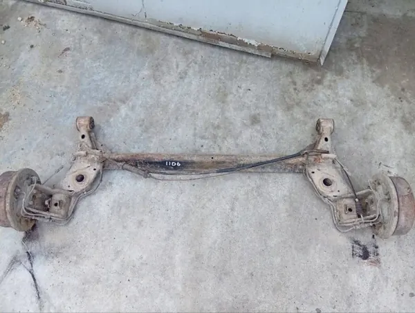 Viga do eixo traseiro Opel Tigra B OEM 9196281 - Usado image 3
