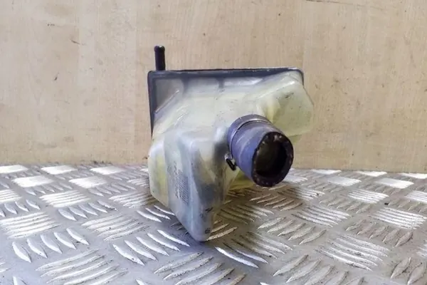 Ausdehnungsbehälter VOLVO S40 I 1.9L Diesel 1998 image 6