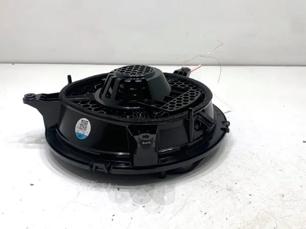 Subwoofer OEM 8V0035412 para Audi A3 8V Sedán image 3
