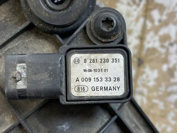Mercedes-Benz OE A2760900200 Colector de Admisión Usado image 9