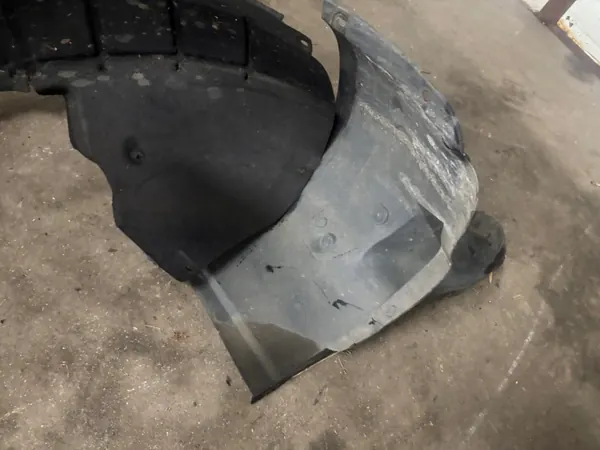 SKODA OCTAVIA II oikea etulokasuoja OEM image 3