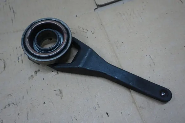 Nissan D40 Kopplingsgaffel OEM D40 ŁAPA SPRZĘGŁA image 2