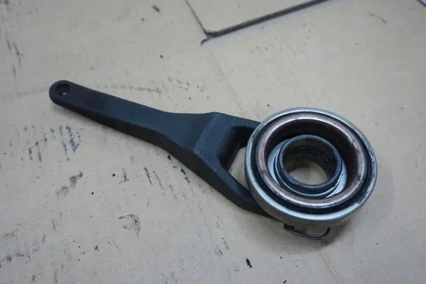 Nissan D40 Kopplingsgaffel OEM D40 ŁAPA SPRZĘGŁA image 3