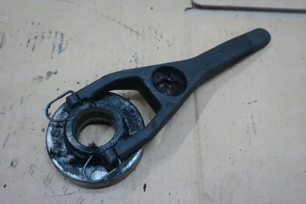 Nissan D40 Kopplingsgaffel OEM D40 ŁAPA SPRZĘGŁA image 5