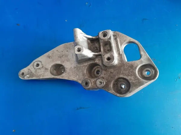 Support d'alternateur Maserati d'occasion OEM 286933 image 2