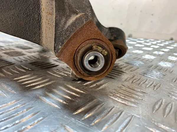 Buje rueda trasera Subaru OE FBZ27210 - Usado image 3