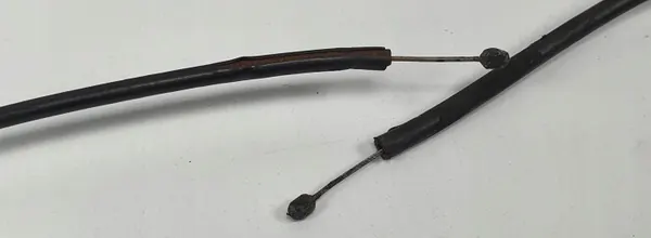 Käytetty Volvo V70 konepellinlukko OEM V70 image 3