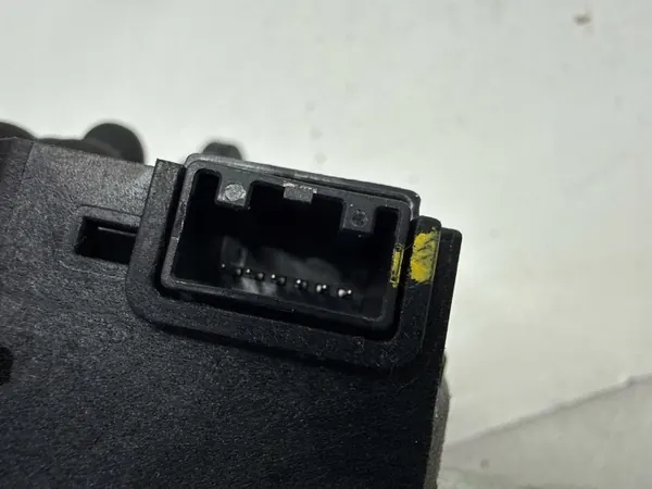 OEM 84069303 Manchon de levier de vitesse Chevrolet Camaro 2016+ image 5