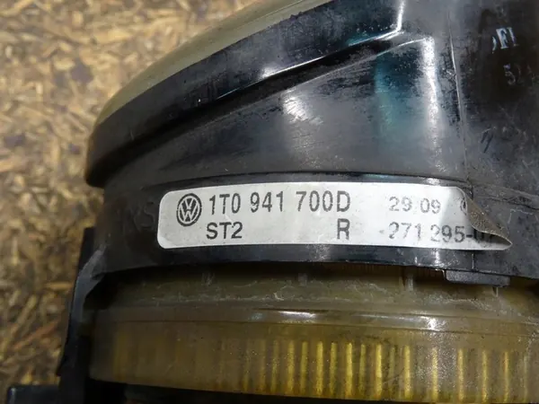 VW TOURAN SCIROCCO GOLF V FAROL DIREITO image 4