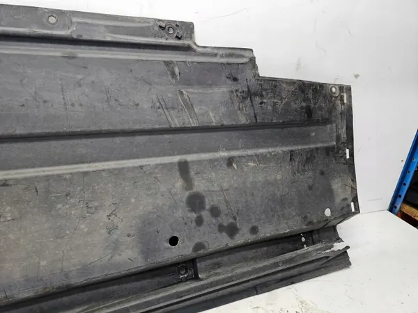 OEM 8K0825207B 3/26 Vänster Underredessköld Audi image 7
