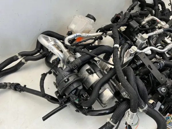Jaguar I-PACE X590 Vesipumppu & Letkukokoelma OEM i-paceprzewody image 4