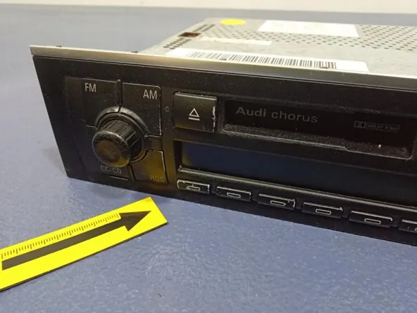 AUDI A4 B6 Radio OEM 8E0035152 - Audison Käytetty image 6