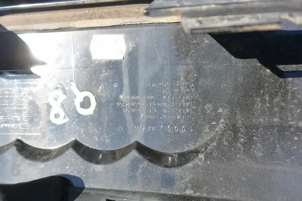 Audi Q8 RSQ8 Klepstrip OEM 4M3853236 image 10