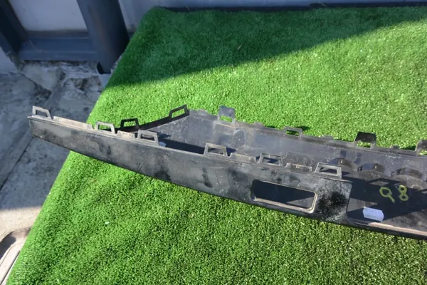 Audi Q8 RSQ8 Klepstrip OEM 4M3853236 image 7