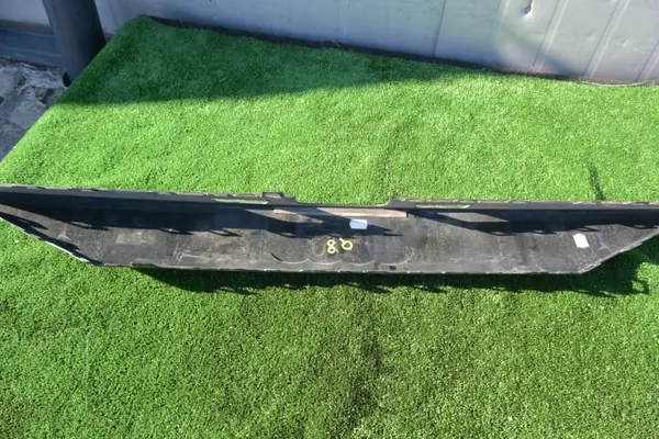 Audi Q8 RSQ8 Klepstrip OEM 4M3853236 image 8