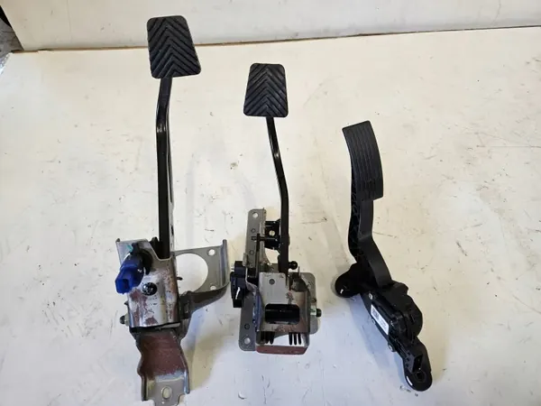 Hyundai Bayon automatiska pedaler OEM 32802Q0300 image 2