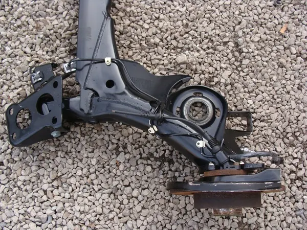 Asse posteriore VW Golf IV 1.9TDI HB image 4