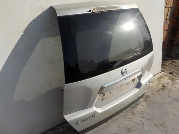 Puerta trasera Nissan X-Trail T31 OEM 665 image 8