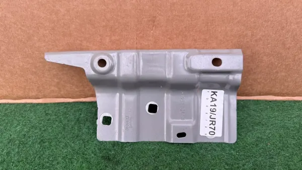 Dacia spatbordbeugel OEM 641C11654R links voor image 2