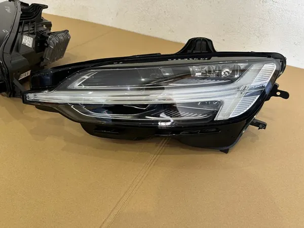 VOLVO V60 S60 KOKONAISIA FULL LED AJOVALOT 32338001 32338003 image 2