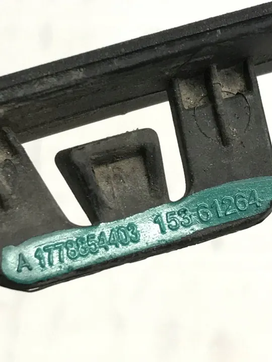 Mercedes W177 AMG Moldura de Para-choque Dianteiro Direito A1778854403 image 6