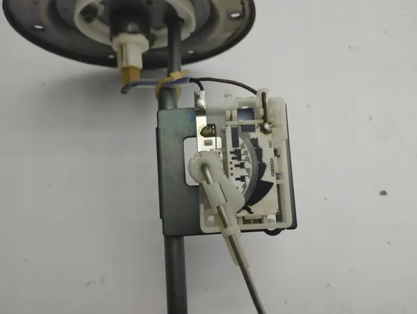 KIA Sportage 2007 Kraftstoffstandsensor OEM 311302E900 image 3