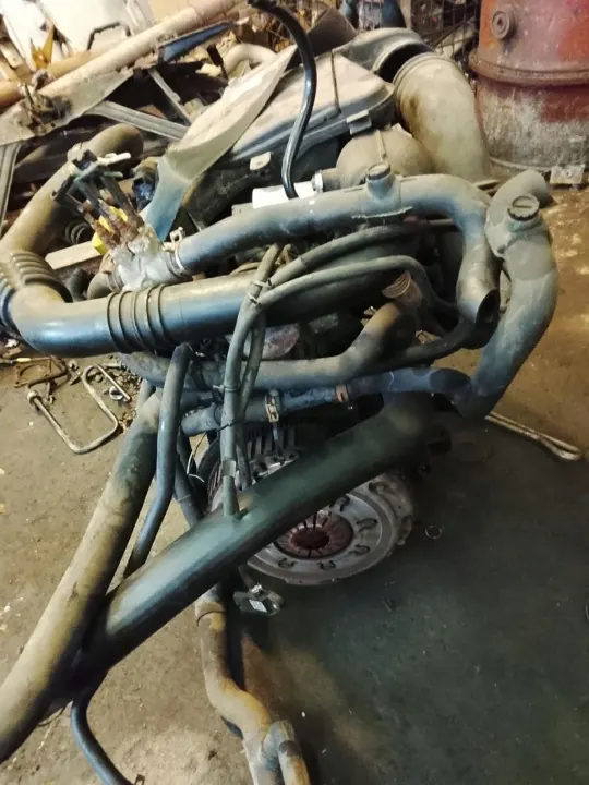 Opel Vivaro A 1.9 DCI Motor OEM 12521081 image 3