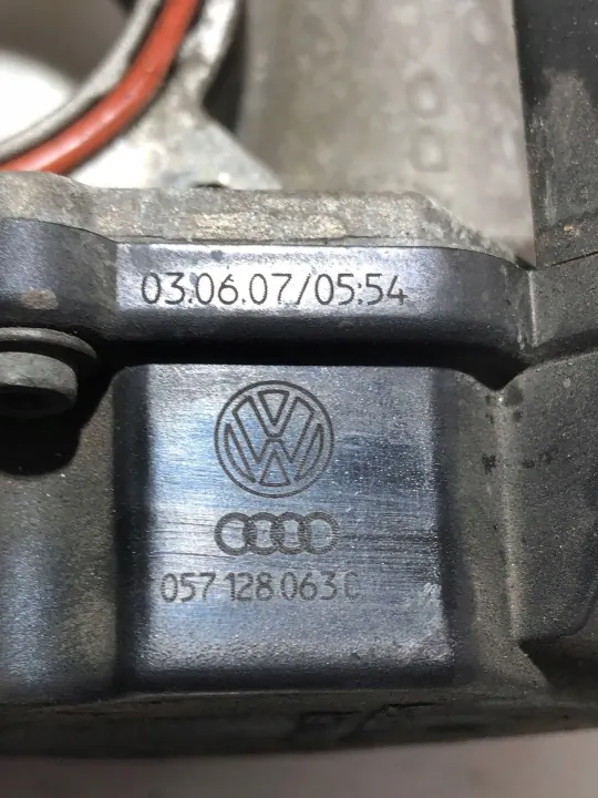 Drosselklappe Audi A8 4.2 TDI OEM 057128063C image 9