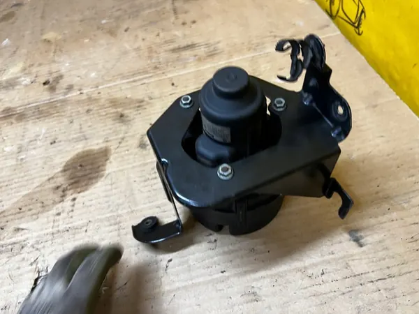 Pompe à air secondaire Porsche Carrera 911 996 image 3