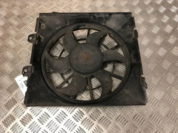 Toyota Avensis Verso 1999 Cache Ventilateur Radiateur OEM 163600B010 image 2