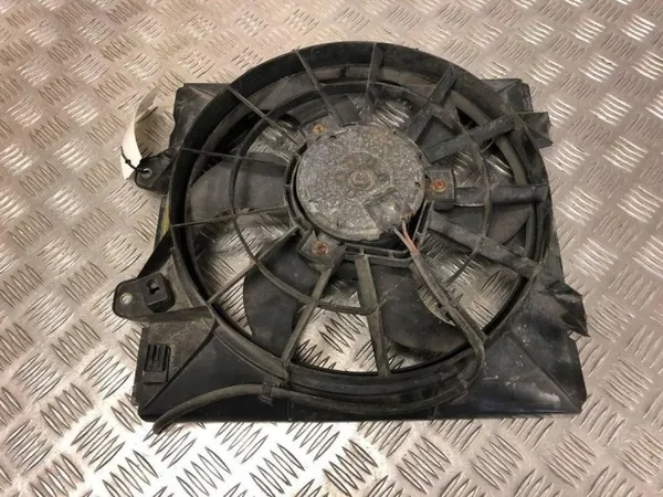 Toyota Avensis Verso 1999 Cache Ventilateur Radiateur OEM 163600B010 image 4