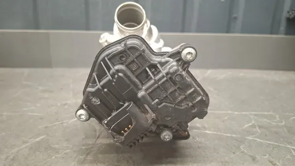 Vattenpump VW Audi Seat Skoda 1.5TSI 04E907593 image 3