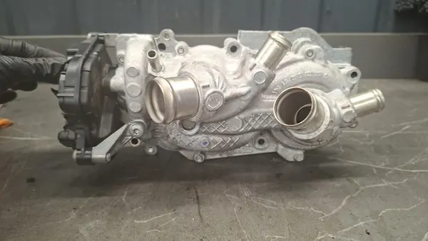 Vattenpump VW Audi Seat Skoda 1.5TSI 04E907593 image 8