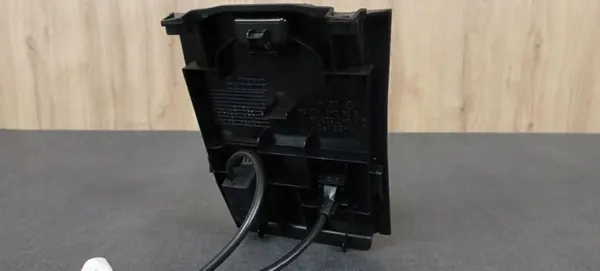 Mercedes USB/AUX-liitin OEM A2468201915 - Käytetty image 3