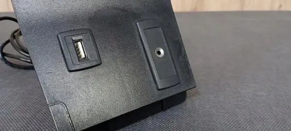 Mercedes USB/AUX-liitin OEM A2468201915 - Käytetty image 4