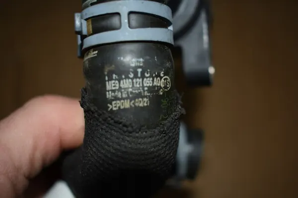 Vesipumpun letku Audi Porsche image 3