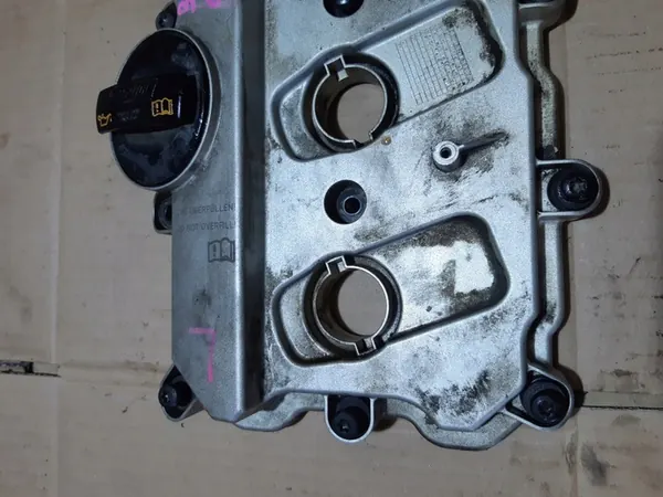 Vänster ventilkåpa AUDI Q5 3.2 FSI CAL 06E103471P image 10