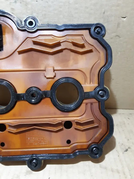 Vänster ventilkåpa AUDI Q5 3.2 FSI CAL 06E103471P image 5