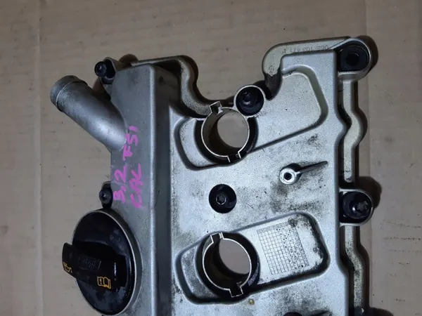 Vänster ventilkåpa AUDI Q5 3.2 FSI CAL 06E103471P image 8